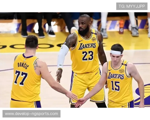 詹姆斯领衔湖人强势逆袭迎战勇士 新赛季西部格局或迎大变局