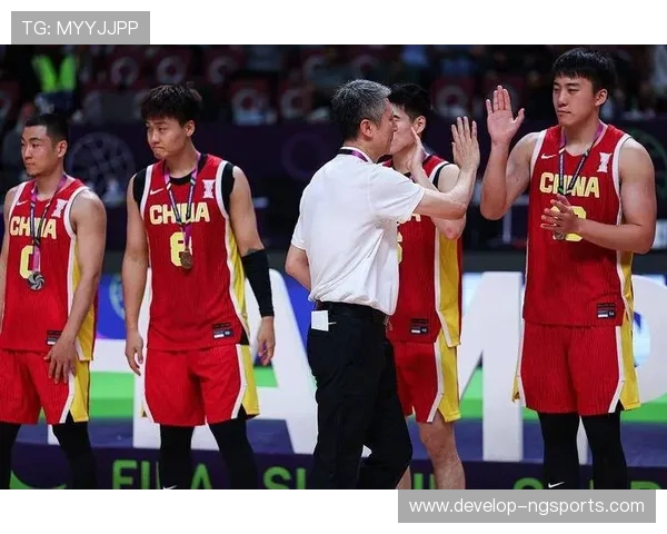 中国男篮力克菲律宾晋级亚洲杯四强 赛场表现引发球迷热议 中国男篮力克菲律宾晋级亚洲杯四强 赛场表现引发球迷热议